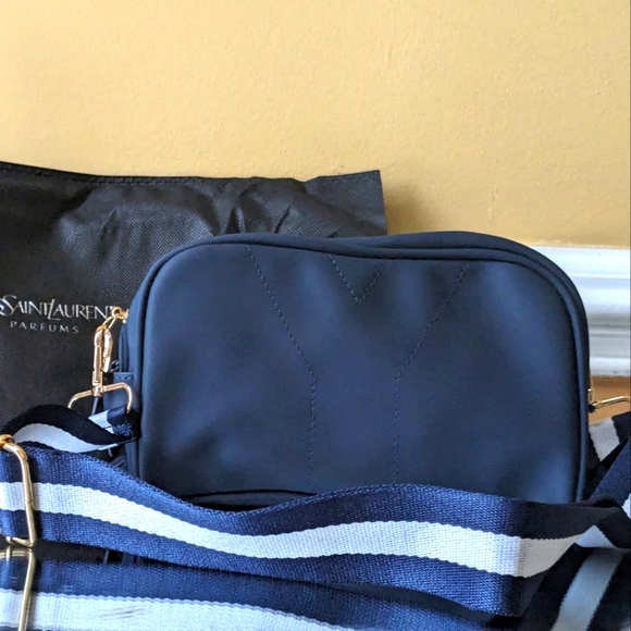 Yves Saint Laurent beauty case convertible in shoulder bag - Picture 2 of 13